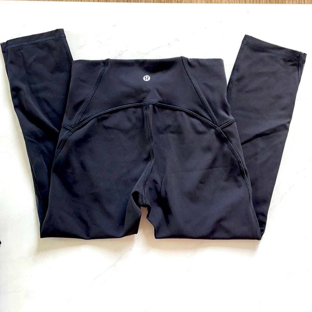 Lululemon size 6 wonderunders
